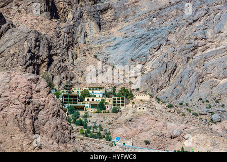 Gebäude des Chak Chak (auch buchstabiert als Chek Chek - Englisch: Tropf Tropf) Dorf im Iran mit den heiligsten der Zoroastrier Berg Schreine Stockfoto