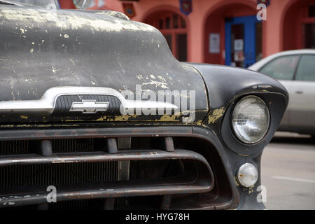 Die verwitterten front-End von einem 1957 eine halbe Tonne Chevy Kastenwagen im Stadtteil Dallas Deep Ellum. Stockfoto