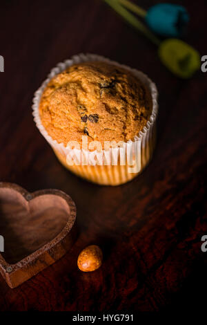Gluten freie Muffin mit dunkler Schokolade Bohnen Stockfoto
