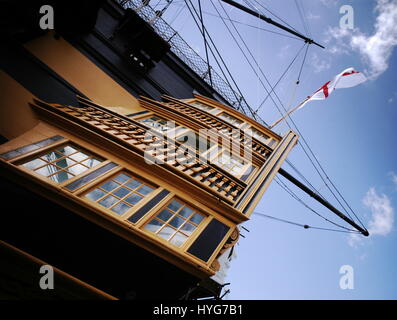 AJAXNETPHOTO. 15. JUNI 2009. PORTSMOUTH, ENGLAND. -HAFEN VIERTEL STERN GALERIE VON NELSONS FLAGGSCHIFF H.M.S.VICTORY ON DISPLAY IN PORTSMOUTH HISTORIC DOCKYARD. FOTO: JONATHAN EASTLAND/AJAX REF: RD1 91506 1723 Stockfoto