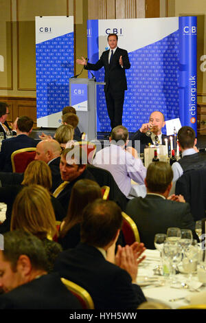 Das Publikum applaudiert Premierminister David Cameron nach seiner Adresse zu einem CBI Schottland Abendessen drei Wochen vor dem schottischen Unabhängigkeitsreferendum Stockfoto