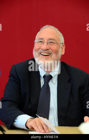 Nobelpreisträger Ökonom Professor Joseph Stiglitz, die pessimistischen Blick auf ein unabhängiges Schottland Wirtschaft, abgebildet auf der 2014 Edinburgh International Book Festival (Foto) erneut kritisiert Stockfoto