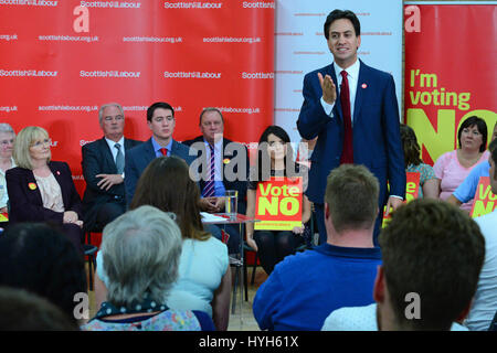 Labour-Chef Ed Miliband befasst sich das Publikum im Bürgerhaus in der schottischen Unabhängigkeit Referendumskampagne Lanarkshire Stockfoto