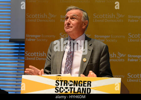 Sir Malcolm Bruce MP, Liberaldemokraten stellvertretender Vorsitzender und Präsident der schottischen Liberaldemokraten, anlässlich einer Partei-Kundgebung in Edinburgh eine Woche vor der schottischen Unabhängigkeitsreferendum Stockfoto