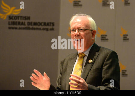 Lord Jim Wallace, Führer von Liberaldemokraten im House Of Lords und Generalanwalt für Schottland anlässlich einer schottischen Liberaldemokratischen Partei Kundgebung in Edinburgh eine Woche vor der schottischen Unabhängigkeitsreferendum Stockfoto