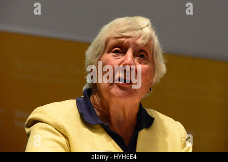 Kultige Liberaldemokratischen Partei herauszufinden Baroness Shirley Williams anlässlich einer schottischen Liberaldemokratischen Partei Kundgebung in Edinburgh eine Woche vor der schottischen Unabhängigkeitsreferendum Stockfoto