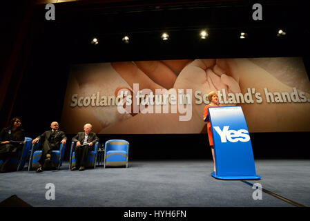 Schottlands Abgeordneter First Minister Nicola Sturgeon anlässlich der Konferenz ja Schottland für internationale Medien Stockfoto