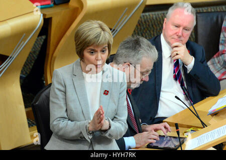 Stellvertretende erste Minister Nicoloa Stör - bald fast sicher, Ministerpräsident zu werden - führt eine Aussprache im schottischen Parlament die Smith-Kommission Stockfoto