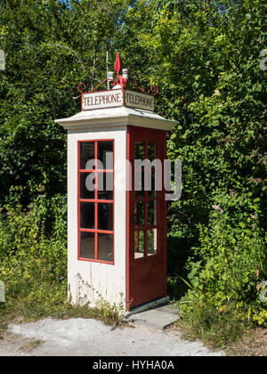 Vintage Telefon Kiosk, K1, bei Amberley arbeiten Museum, West Sussex, UK Stockfoto