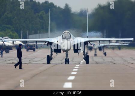 KUBINKA, MOSCOW REGION, Russland - 19. Juni 2015: Sukhoi Su-35 s-Kampfjet in Kubinka Luftwaffenstützpunkt während Armee-2015 Forum. Stockfoto