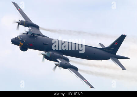 SCHUKOWSKI, Gebiet Moskau, Russland - 30. Juni 2015: Neue Ilyushin IL-38N macht Erstflug in Schukowski, Gebiet Moskau, Russland Stockfoto