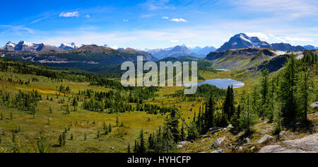Panoramablick auf Berge im Banff National Park in der Nähe von Ägypten Lake, Alberta, Kanada Stockfoto