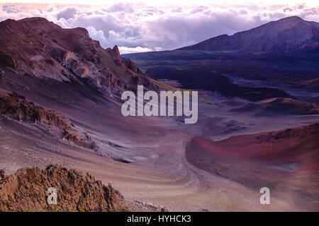 Landschaftsbild des Haleakala National Park Krater bei Sonnenaufgang, Maui, Hawaii, USA Stockfoto