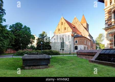 Heilig-Kreuz-Kirche in Krakau in der Nähe von Nationaltheater Stockfoto