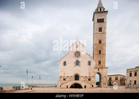 Basilika-Kathedrale St. Maria Assunta, Trani, Apulien, Italien, Europa Stockfoto