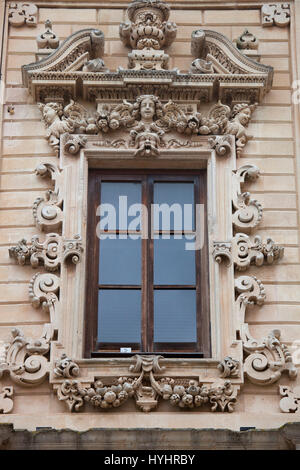 Detail eines Fensters, Palazzo della Provincia, Lecce, Apulien, Italien, Europa Stockfoto