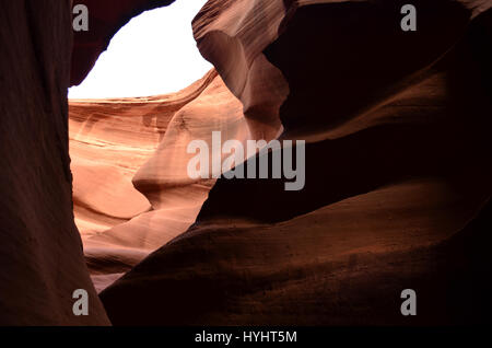 Sonne auf Antelope Canyon Red rock Wände. Stockfoto