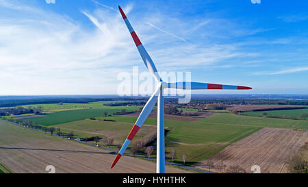 Luftbild des Windkraftwerks in Suelbeck in der Nähe von Lüneburg, Niedersachsen, Deutschland Stockfoto