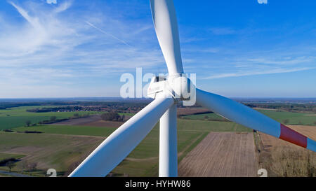 Luftbild des Windkraftwerks in Suelbeck in der Nähe von Lüneburg, Niedersachsen, Deutschland Stockfoto