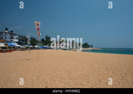 Sri Lanka, in der Nähe von Galle, Küsten Stadt von Unawatuna. Calamander Unawatuna Beach, wichtige touristische Attraktion und Top 5 Strände in Sri Lanka. Stockfoto