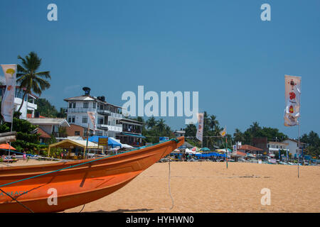 Sri Lanka, in der Nähe von Galle, Küsten Stadt von Unawatuna. Calamander Unawatuna Beach, wichtige touristische Attraktion und Top 5 Strände in Sri Lanka. Stockfoto