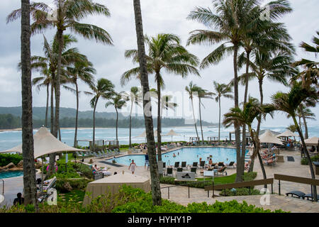 TURTLE BAY, OAHU, HAWAII - 19. Februar 2017: Pool und berühmten Restaurant The Point im Turtle Bay Resort auf der Northshore von Oahu Hawaii. Stockfoto