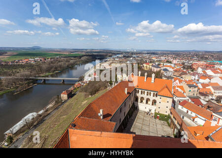 Stadtbild Blick von gotischen Turm der Kirche zu Burg und die Landschaft der Elbe Melnik, Tschechische Republik Stockfoto