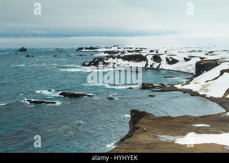 Felsen und Felsvorsprüngen von King George Island, antarktische Halbinsel, Antarktis Stockfoto