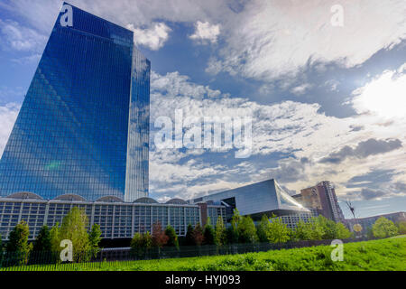 FRANKFURT AM MAIN, Deutschland - 19. September 2015: Moderne Neubau der Europäischen Zentralbank EZB in Frankfurt am Main Stockfoto
