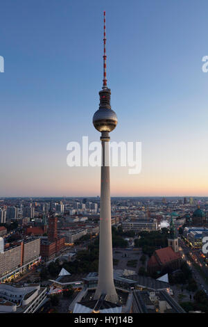 Blick vom Hotel Park Inn am Alexanderplatz mit TV Turm, Berlin-Mitte, Berlin, Deutschland Stockfoto