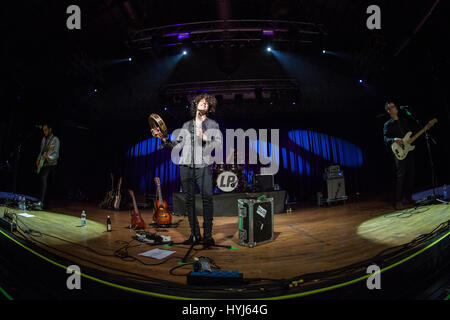 Mailand Italien. 3. April 2017. Die amerikanische Singer-Songwriterin Laura Pergolizzi besser bekannt auf der Bühne als LP live in Alcatraz während der "European Tour 2017" führt Credit: Rodolfo weitertransferiert/Alamy Live News Stockfoto