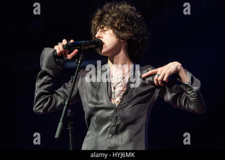 Mailand Italien. 3. April 2017. Die amerikanische Singer-Songwriterin Laura Pergolizzi besser bekannt auf der Bühne als LP live in Alcatraz während der "European Tour 2017" führt Credit: Rodolfo weitertransferiert/Alamy Live News Stockfoto