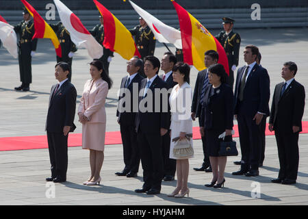 Tokio, Japan. 5. April 2017. Japanische Kronprinz Naruhito und japanischen Kronprinzessin Masako mit Premierminister Shinzo Abe und Frau Akie während einer Willkommenszeremonie gelegentlich für offizielle spanische König Besuch in Japan in Tokio auf Mittwoch, 5. April 2017. Bildnachweis: Gtres Información Más lokalen auf line,S.L./Alamy Live News Bildnachweis: Gtres Información Más lokalen auf line,S.L. Credit: Gtres Información Más lokalen auf line,S.L./Alamy Live News Stockfoto