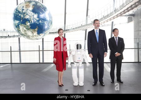 Tokio, Japan. 5. April 2017. Spanische König Felipe VI und Königin Letizia während Besuch Miraikan Museums gelegentlich Besuch für ihre offizielle Japan in Tokio auf Mittwoch, 5. April 2017. Am ersten Tag ihrer 3-Tages-Tour von Japan Credit: Gtres Información Más lokalen auf line,S.L. Credit: Gtres Información Más lokalen auf line,S.L./Alamy Live News Stockfoto