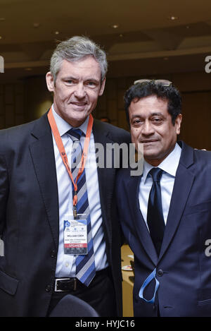 Kuala Lumpur, Malaysia. 5. April 2017. Generalsekretär des Basler Ausschusses für Banken Aufsicht William Coen(L) im Bild mit Generalsekretär Islamic Financial Service Board Jaseem Ahmed(R) während IFSB (Islamic Financial Services Board) jährliche Sitzungen 2017 am 5. April 2017 in Kuala Lumpur, Malaysia. Die Veranstaltung wird bis zum 6. April 2017 stattfinden. IFSB Jahrestagung 2017 wird gemeinsam veranstaltet von der Zentralbank der islamischen Republik Iran und Bank Negara Malaysia. Bildnachweis: Chris Jung/ZUMA Draht/Alamy Live-Nachrichten Stockfoto