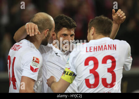 Köln, Deutschland. 4. April 2017. Bundesliga-Spieltag 27, 1. FC Köln Vs SG Eintracht Frankfurt: Jubel 1: 0 Durch Milos Jojic (Köln, C) mit Konstantin Rausch ((Leipzig)) und Matthias Lehmann. Bildnachweis: Jürgen Schwarz/Alamy Live-Nachrichten Stockfoto