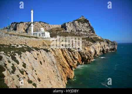 Gibraltar 5. April 2017 - der Felsen von Gibraltar von Europa Punkt eins der am weitesten entfernte Punkte im Sourther Europa gesehen. Das britische Überseegebiet über sieht der Meerenge von Gibraltar und ist das einzige britische Territorium in der Region. Gibraltar wird behauptet, von Spanien und führte zu politischen Spannungen zwischen Großbritannien und Spanien wie Großbritannien bereitet sich auf die EU zu verlassen. Bildnachweis: Stephen Ignacio/Alamy Live-Nachrichten Stockfoto