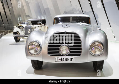 Essen, Deutschland. 5. April 2017. Eine 1938 Mercedes-Benz 540 K gestrafft Limousine (W 29). Drücken Sie die Vorschau der 29. motor Show der Techno-Classica in Essen, Messe für Oldtimer, Classic und Prestige Autos und Motorsport. Die motor Show läuft vom 5. bis 9. April 2017. Bildnachweis: OnTheRoad/Alamy Live-Nachrichten Stockfoto