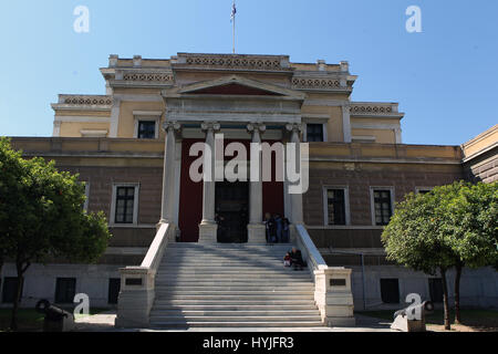 (170405)--Athen, April 5, 2017(Xinhua) - Foto auf 2. April 2017 zeigt dem griechischen Old Parliament House in Athen, Griechenland. Mehr als 90 private und öffentliche Gebäude in der griechischen Hauptstadt Athen öffneten ihre Türen für Tausende von Architektur und Design-Enthusiasten am vergangenen Wochenende inmitten der vierte Tag der offenen Tür in Athen. (Xinhua/Marios Lolos) (Rh) Stockfoto