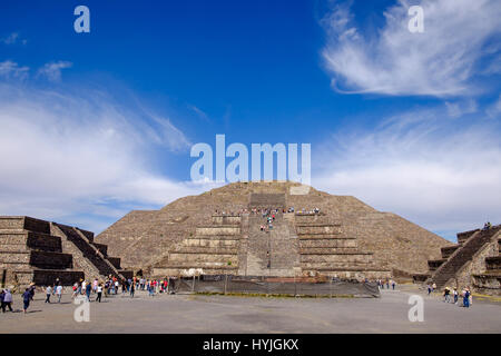 TEOTIHUACAN, Mexiko - 28. Dezember 2015: malerischen Blick auf die Pyramide des Mondes in Teotihuacan in der Nähe von Mexiko-Stadt Stockfoto