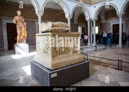 Karthago-Zimmer im Nationalmuseum von Bardo vereint eine reiche Sammlung von römischen Mosaiken und Marmorstatuen, die Götter und die römischen e Stockfoto