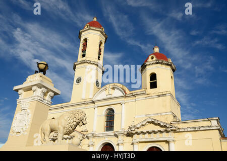 Kathedrale auf dem Hauptplatz (Plaza de Armas) in der Stadt Cienfuegos, Kuba Stockfoto