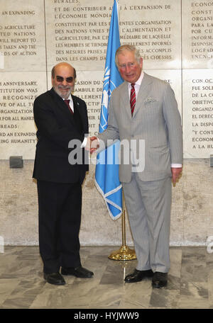 Der Prince Of Wales wird bei einem Besuch in das Hauptquartier der Vereinten Nationen Ernährungs- und Landwirtschaftsorganisation der Vereinten Nationen in Rom, Italien, am achten Tag von seiner Europa-Tournee von Director General José Graziano da Silva begrüßt. Stockfoto