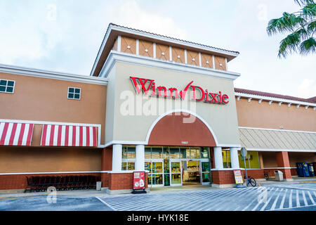 Orlando Florida, Lake Buena Vista, Winn Dixie, Supermarkt, Lebensmittelgeschäft, Shopping Shopper Shopper Geschäfte Markt Märkte Markt Kauf Verkauf, r Stockfoto