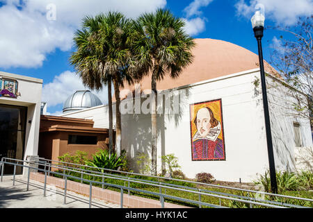 Orlando Florida, Loch Haven Park, Kulturpark, Orlando Shakespeare Theatre, Theater, außen, Mosaik, William Shakespeare, vorne, Eingang, FL170222125 Stockfoto