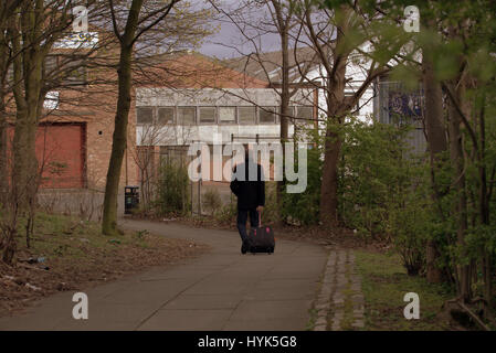 Clyde Gehweg Menschen wandern Touristen mit Trolly Koffer Stockfoto