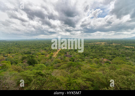 Birds eye Ansicht Foto des königlichen Gartens Felsenfestung Sigiriya, aka Lion Rock, Sri Lanka. Stockfoto