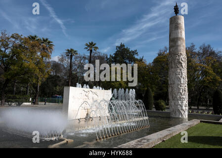 Der Wasserquelle La Glorieta de Los Marineros Voluntarios de Sevilla (freiwillige Matrosen, von Sevilla) auf einem verkehrsreichen Kreisverkehr Anschluss A Stockfoto