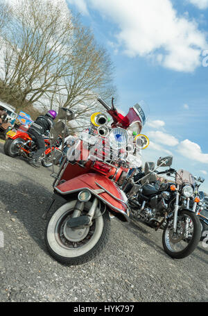 Farnborough, 6. April 2012: Retro-Vespa-Roller auf dem Display an der jährlichen Räder Tag Auto und Bike Show in Farnborough, Großbritannien. Stockfoto