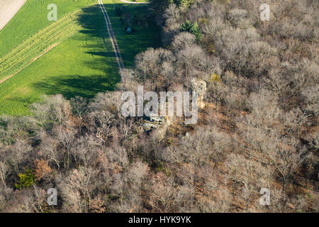 Luftaufnahme des Teufels Schornstein, eine Felsformation auf privaten Grundstücken im ländlichen Dane County, Wisconsin. Stockfoto